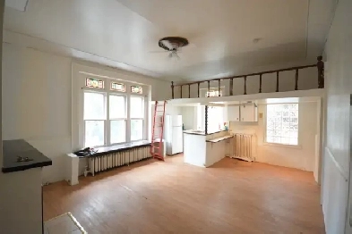 Beautiful loft in Durand, utilities included! Image# 1