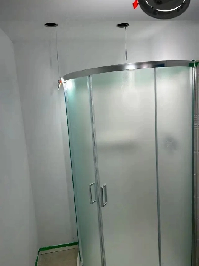 2 1/2  a loué, salle de bain neuve, disponible maintenant Image# 5