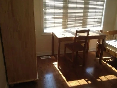 nice clean rooms for rent near York University Image# 10