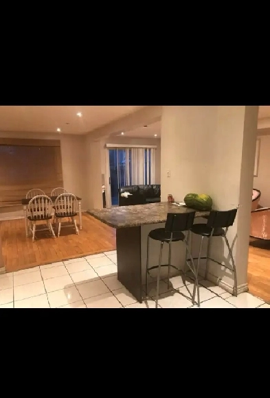 Master Bedroom for rent @ Square One Mississauga Image# 2