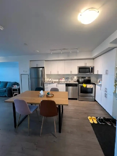 Yorkdale mall area, 1 br den condo, parking, $2550 June 1st Image# 5
