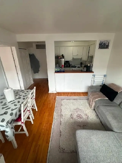 Métro Radisson, 3 1/2, chauffé, poêle et frigidaire Image# 1