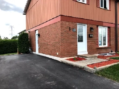 Spacious Nepean Lower Unit – 1 bedroom, 1 bathroom Image# 1