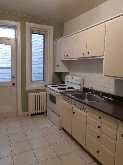 Spacious 5 ½ apartment in NDG (Monkland Village) for July 1st Image# 1