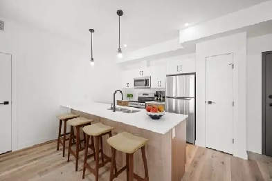 LUXURY Brand New 3 Bedroom Apartment in Garden City for Rent! Image# 1