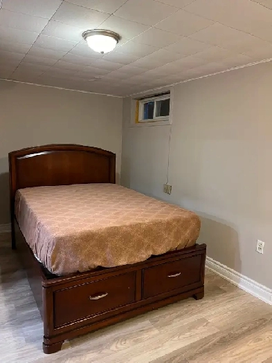 2 Rooms in Scarborough, no Utilities Image# 7