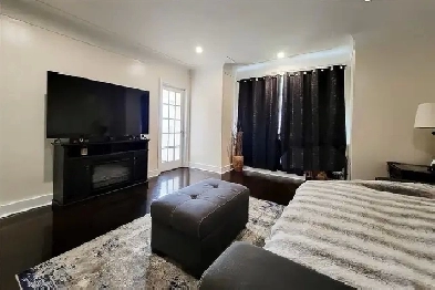 Beautiful Main Unit for Rent (3Beds) Image# 1