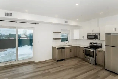2 Bed 2 Bath Penthouse Suite with Rooftop Patio Available June 1 Image# 5