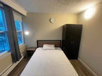 Furnished room @ Bathurst/Lawrence - ALL utilities wifi laundry Image# 7