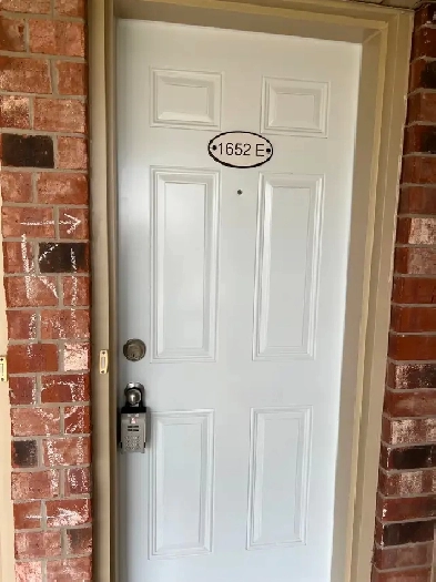 Townhouse 3 bedrooms, 1.5 bathroom in Huron Village Image# 1