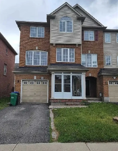 For Rent:Spacious 3-Bedroom Townhouse in Credit Valley, Brampton Image# 2
