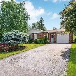 3 Bed Room Detached house available for rent in Brampton Image# 2