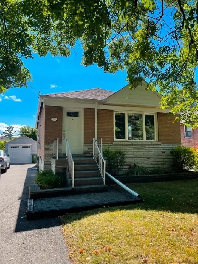 BRIGHT SPACIOUS RENOVATED 1 BEDROOM   DEN BASEMENT Sep Entrance Image# 7