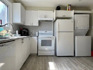 THREE BEDROOM APARTMENT CENTRAL LOCATION WITH TWO PARKING Image# 1