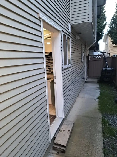 Bachelor Unit, Water, Hydro inclusive no Laundry, no parking Image# 3