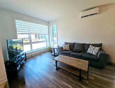 3 Beds | 3 Chambres - Grand logement   2 Stationnements inclus Image# 1