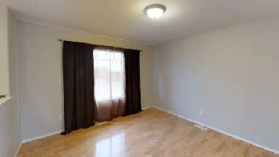 #5571-  3 Bed Upper Level, Avail June 1st, $1700 HWP incl Image# 5