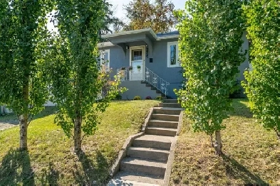 house main floor in vibrant Scarbro Calgary Image# 7