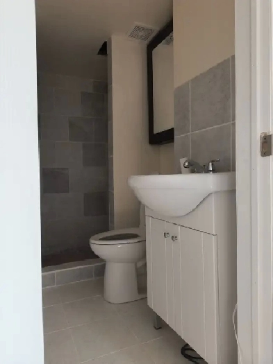 Big basement room with private bathroom Image# 6