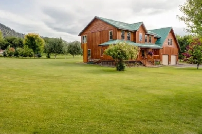 Looking to rent executive house on acreage Okotoks/Calgary area Image# 1