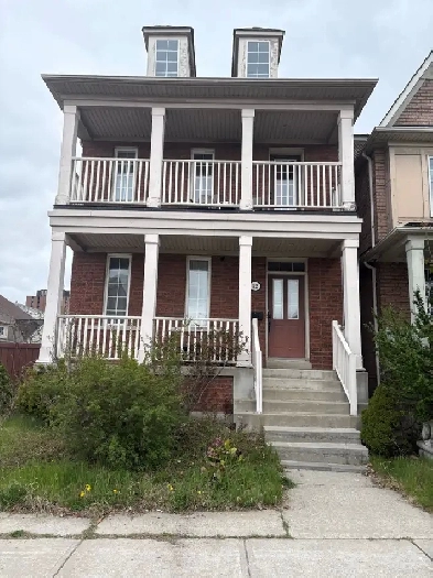 BASEMENT ROOM FOR RENT AT YORK UNIVERSITY VILLAGE Image# 1