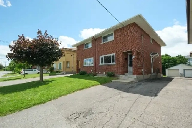 3 bedroom 2 bath Semi detached Image# 1