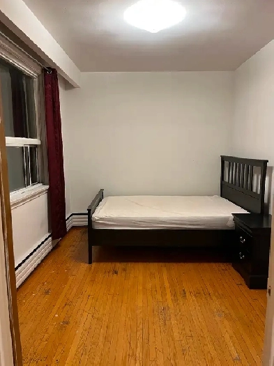 $900 Nice room for rent in Toronto Midtown Image# 2