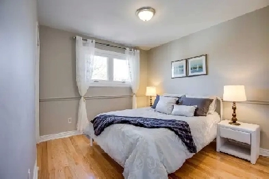 Upper Floor Bedroom - Cawthra/ Burnhamthorpe Image# 1