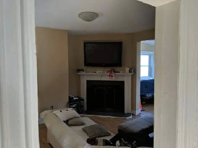 Room in South St. Apt, July 1 - Sept 1 Image# 2