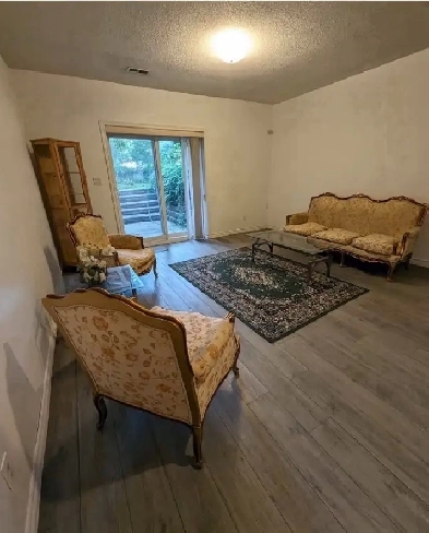 Basement WAlkout private Room Image# 1