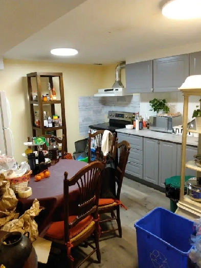 2 bedroom basement All included Image# 5