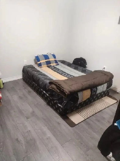 Spacious, Furnished room available in Hamilton Image# 5