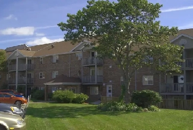 Large 2 Bd  Balcony in Stanley Park (off Dunbrack St) Image# 1