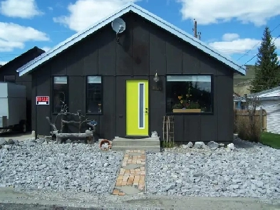 Home for sale in Coleman, Crowsnest Pass Image# 5