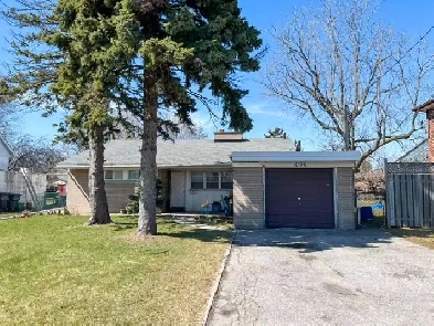 Beautifully updated detached bungalow with huge lot FOR LEASE Image# 5