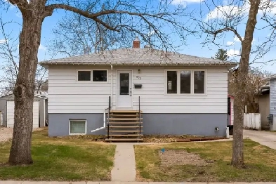 925 Forget St - Inviting Bungalow Located In Rosemont Image# 2