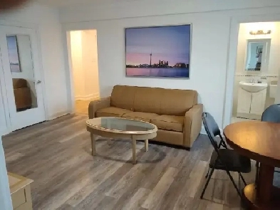 Private room in furnished apartment - Yonge/St Clair Image# 1