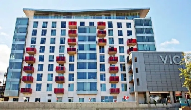 1 bedroom apartment less than a minute away from the water ! Image# 3