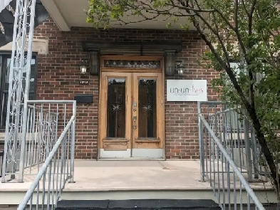 Bureaux à louer à deux pas du métro Jean-Talon! Image# 1