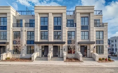 Luxury Townhouse for Rent in Mineola Mississauga -3 Bed & 3 Bath Image# 1