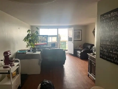 3 Bedroom   Den Affordable!! Image# 9