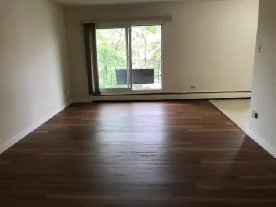$1800/2 Bedroom Apt - Walking distance to U of C Image# 7