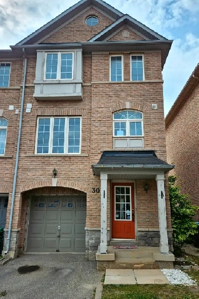 Newly renovated Townhouse in Brampton with 3 Bedrooms Image# 9