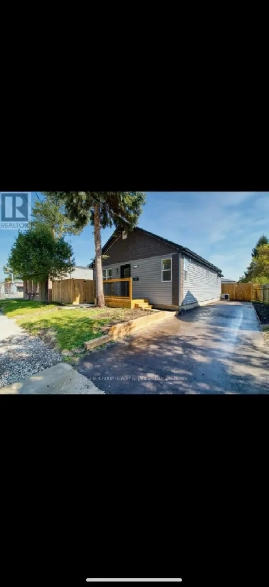 Fully Renovated Detached Bungalow In Wallaceburg Image# 2