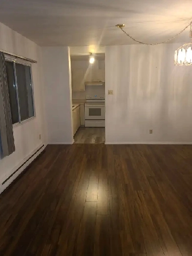 Grand 4 1/2 disponible immédiatement Image# 1