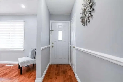 Room available @ Lawrence & Warden Image# 8