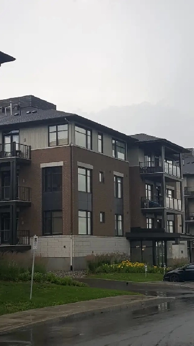 BEAUTIFUL CONDO FOR RENT - KANATA LAKES (2beds   2 baths   Den) Image# 1