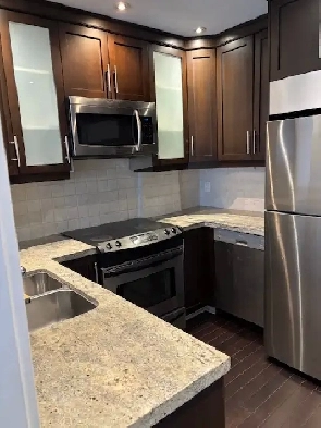 Summerhill Beautiful Renovated 1 Bed Den, 1 Min Walk to Subway Image# 5