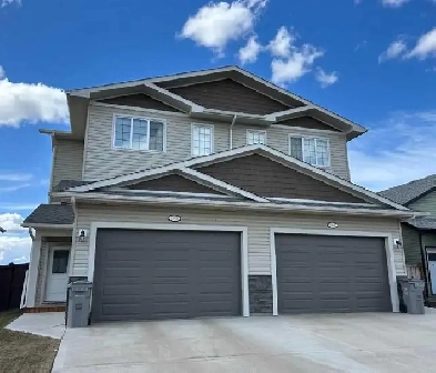 Duplex with double garage Image# 9