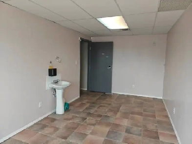 Professional multi-use office, sink, hwy 16A exposure, Stony Pl Image# 1